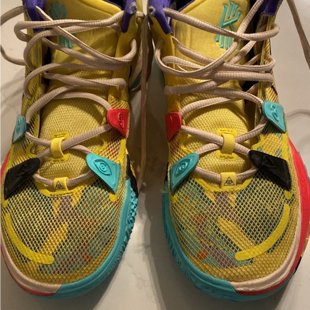 Kyrie 7 One World